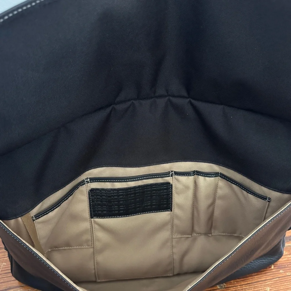 Boconi Zipster Slim Black Leather Briefcase Laptop Messenger Bag Tablet RFID